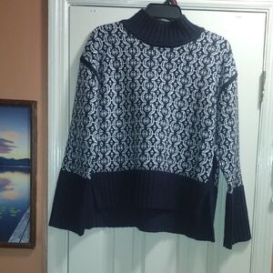 Navy and White Patterned Women's Sweater Size Small  4/6